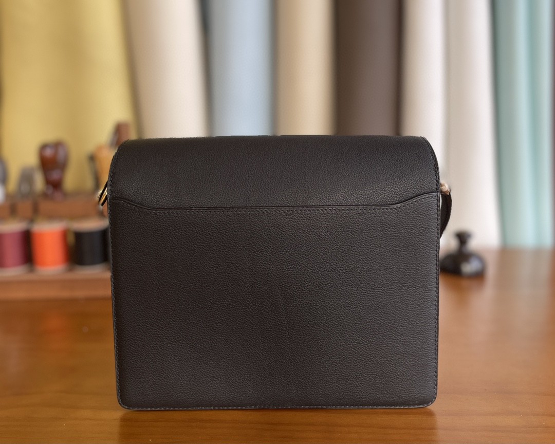 Hermès（爱马仕）Roulis 猪鼻子 evercolor 黑色 金扣 23cm