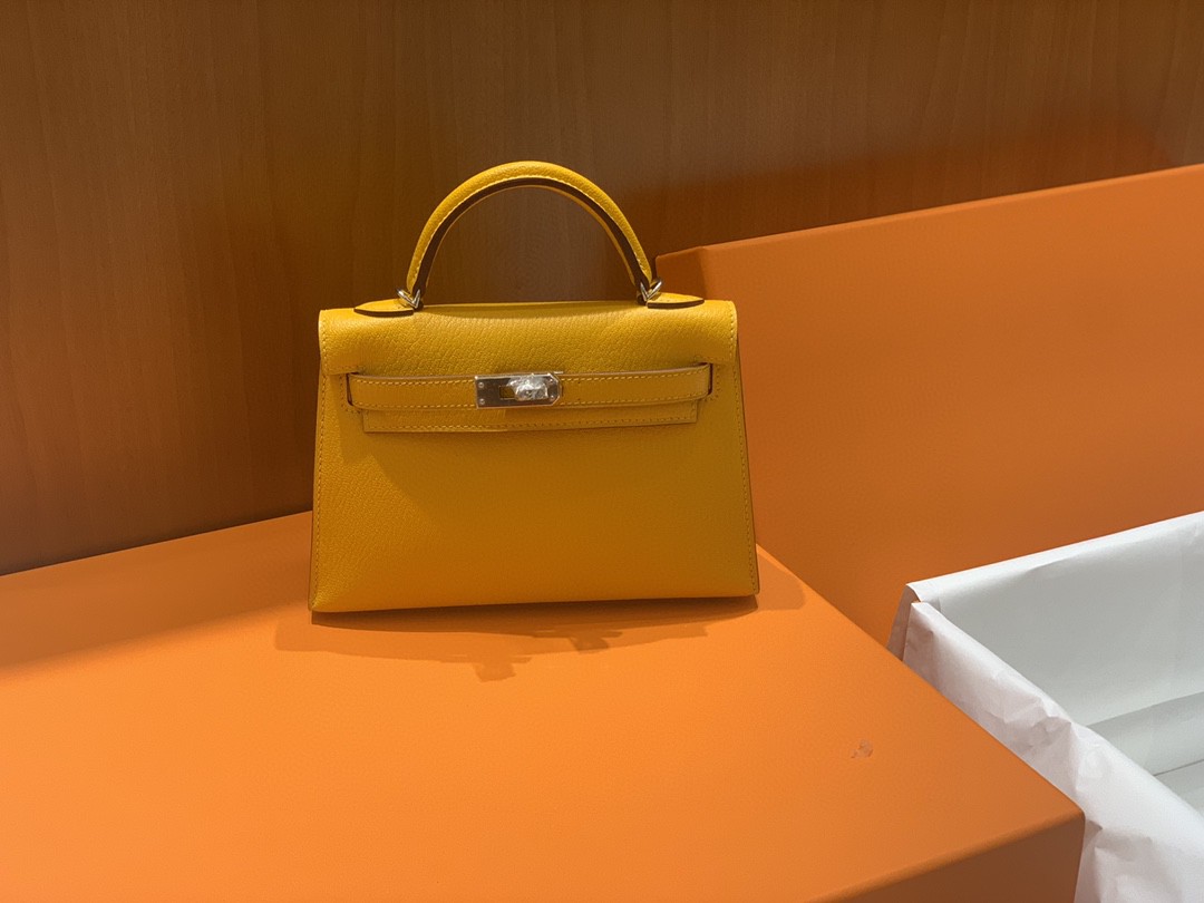 Hermès（爱马仕）mini Kelly 山羊皮 9V 太阳黄 银扣 19cm