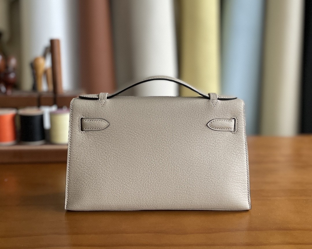 Hermès（爱马仕）mini kelly pochette 山羊皮 m8 沥青灰 银扣 22cm