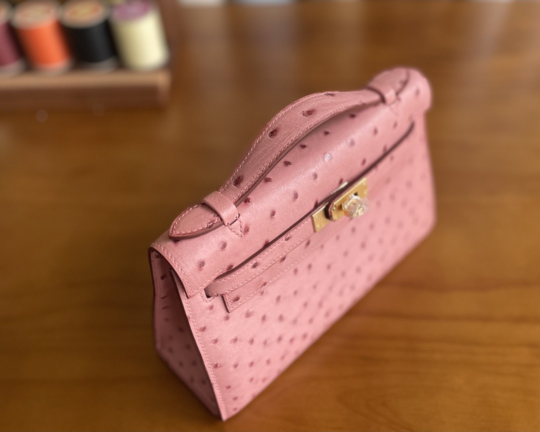 Hermès（爱马仕）mini kelly pochette 迷你凯莉 鸵鸟皮 陶瓷粉 金扣 22cm