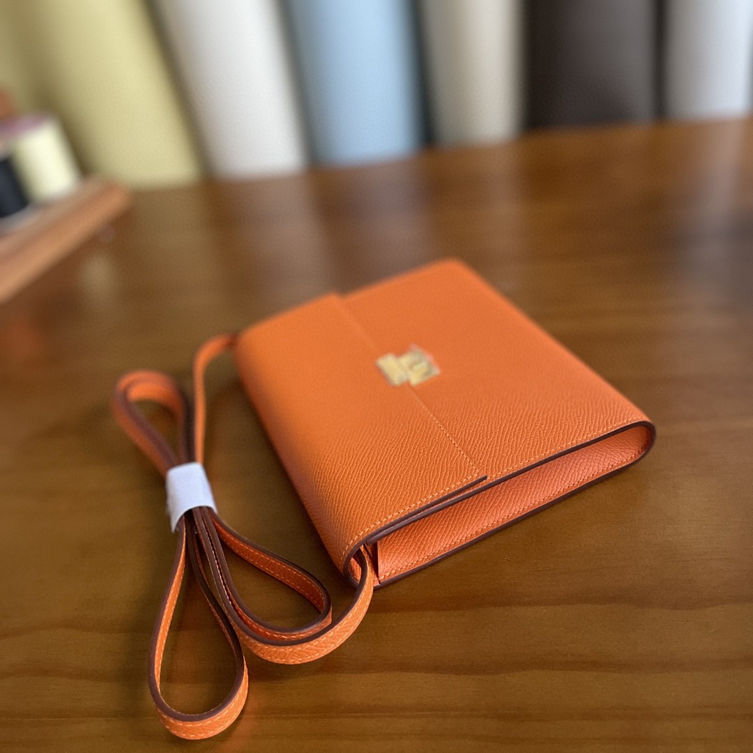 Hermès（爱马仕）clic 挎包 Epsom 经典橙 金扣 16cm