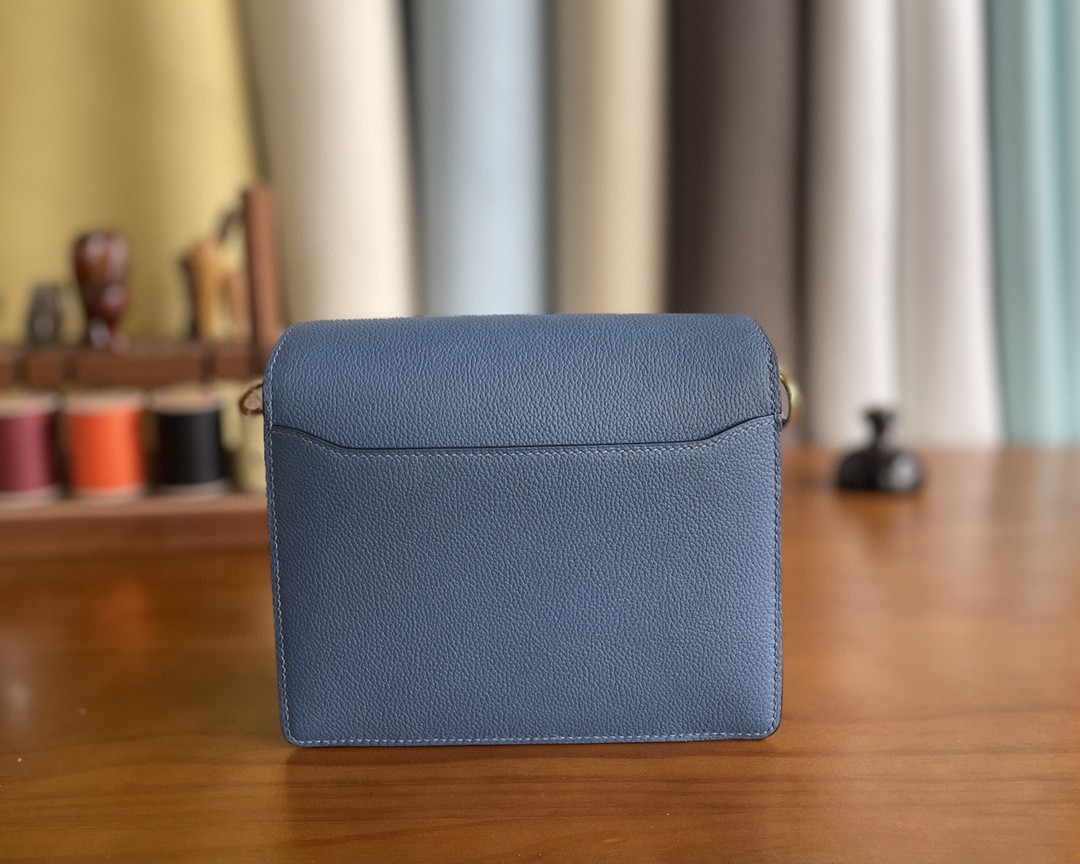 Hermès（爱马仕）Roulis 猪鼻子 evercolor R2 玛瑙蓝 金扣 18cm