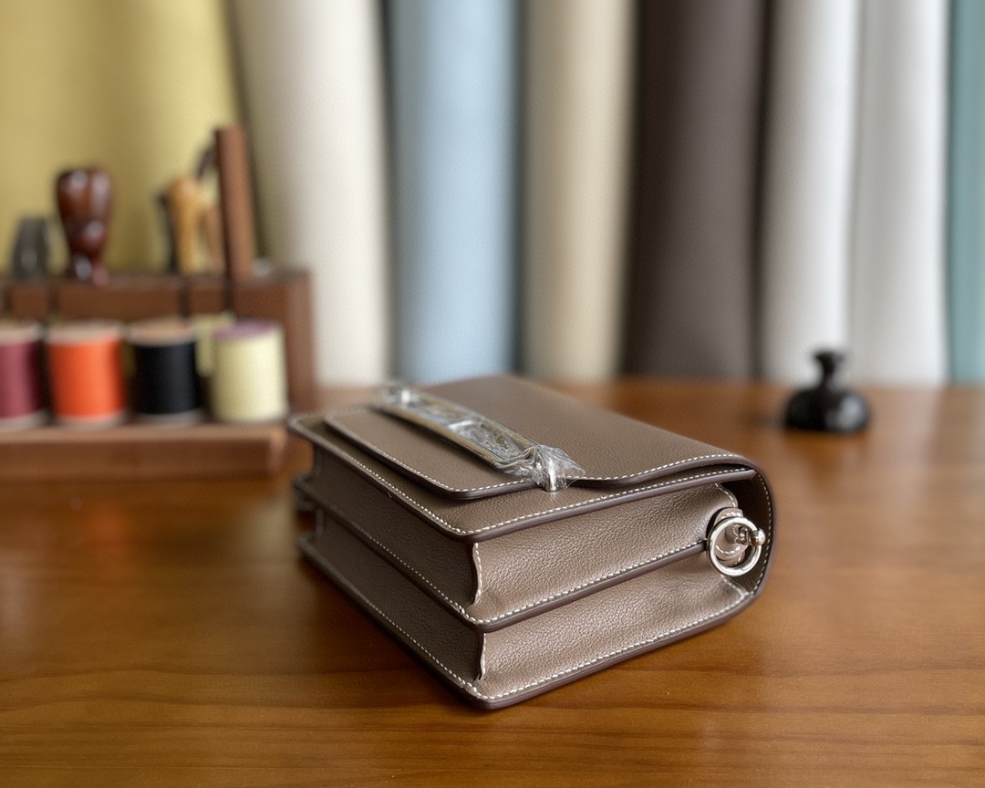 Hermès（爱马仕）Roulis 猪鼻子 evercolor 大象灰 银扣 18cm