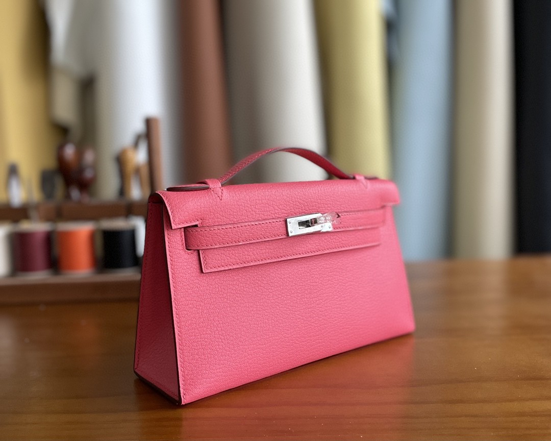 Hermès（爱马仕）mini kelly pochette 山羊皮 8w 新唇膏粉 银扣 22cm