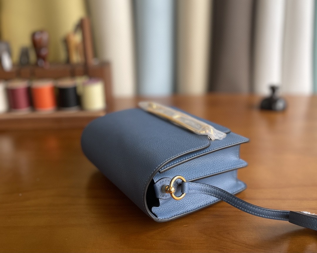 Hermès（爱马仕）Roulis 猪鼻子 evercolor R2 玛瑙蓝 金扣 18cm