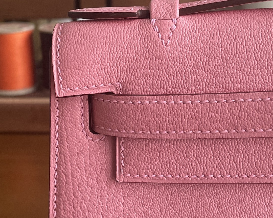 Hermès（爱马仕）mini kelly pochette 山羊皮 1Q 奶昔粉 金扣 22cm