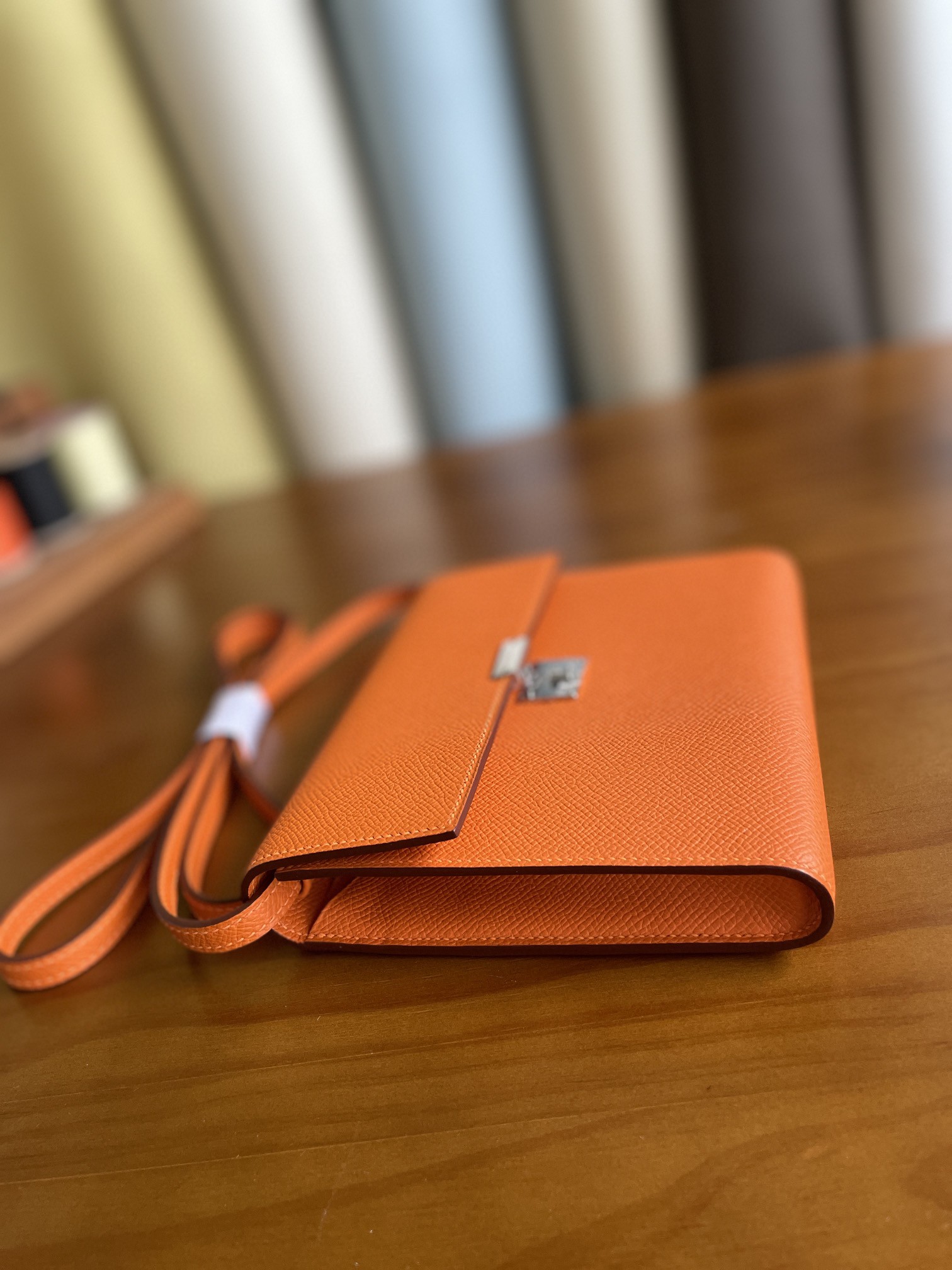 Hermès（爱马仕）clic 挎包 Epsom 经典橙 银扣 16cm