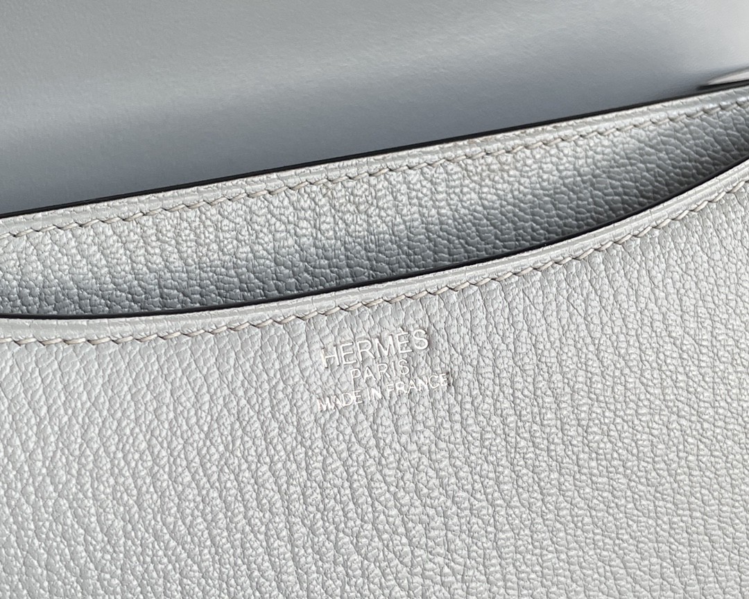 Hermès（爱马仕）Constance 空姐包 山羊皮 8U 冰川蓝 银扣 18cm