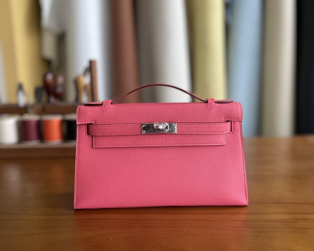 Hermès（爱马仕）mini kelly pochette 山羊皮 8w 新唇膏粉 银扣 22cm