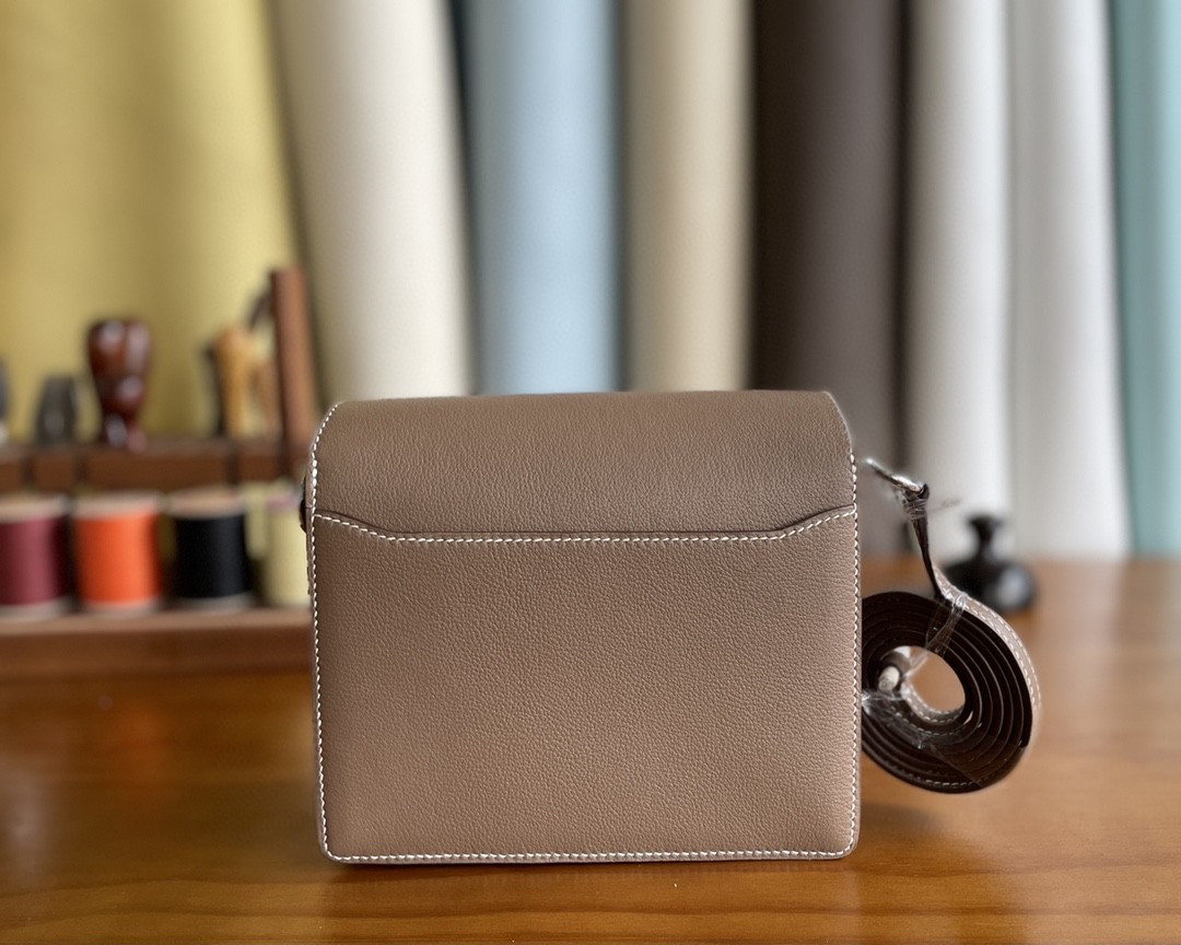 Hermès（爱马仕）Roulis 猪鼻子 evercolor 大象灰 银扣 18cm