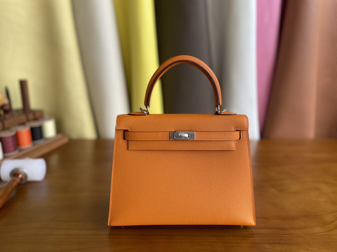 Hermès（爱马仕）Kelly 凯莉包 Epsom i9 杏黄色 银扣 25cm