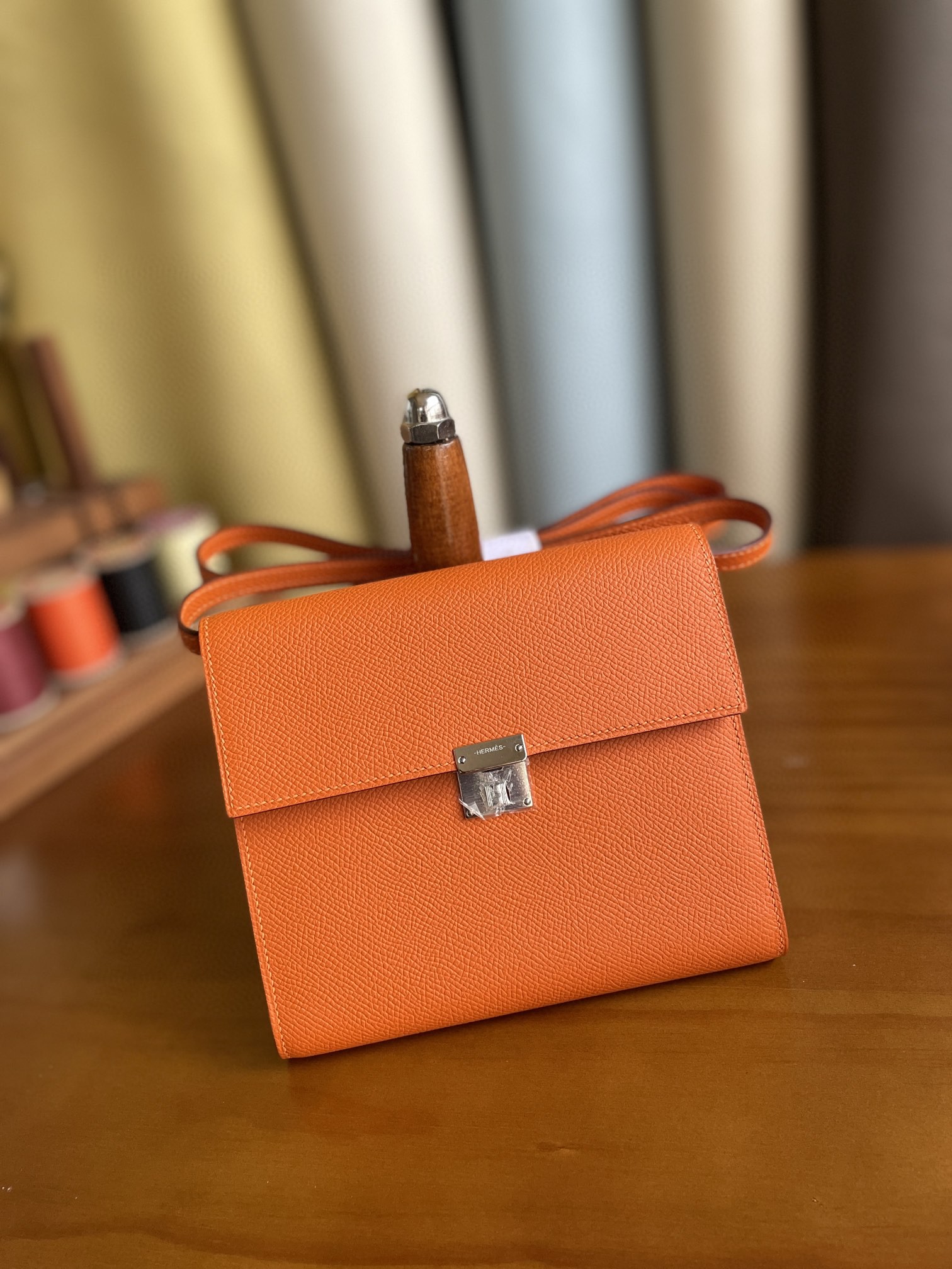 Hermès（爱马仕）clic 挎包 Epsom 经典橙 银扣 16cm