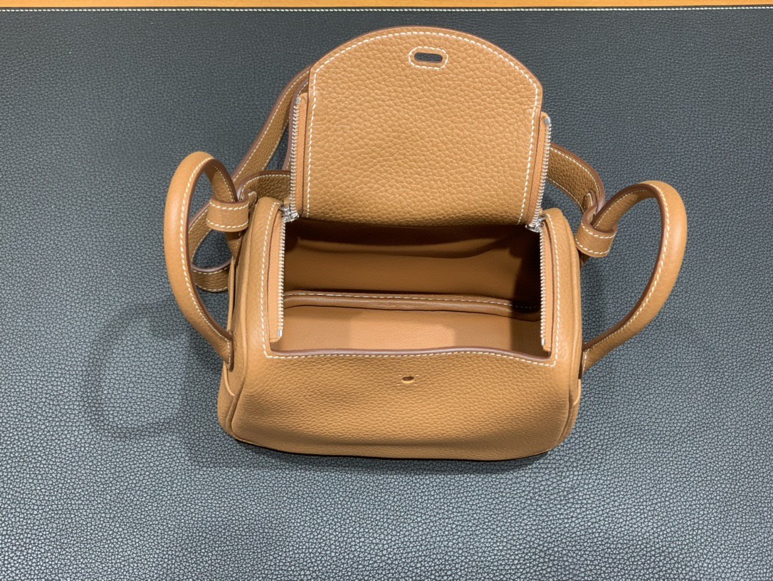 Hermès（爱马仕）Mini Lindy 迷你琳迪包 TC 金棕色 银扣 20cm