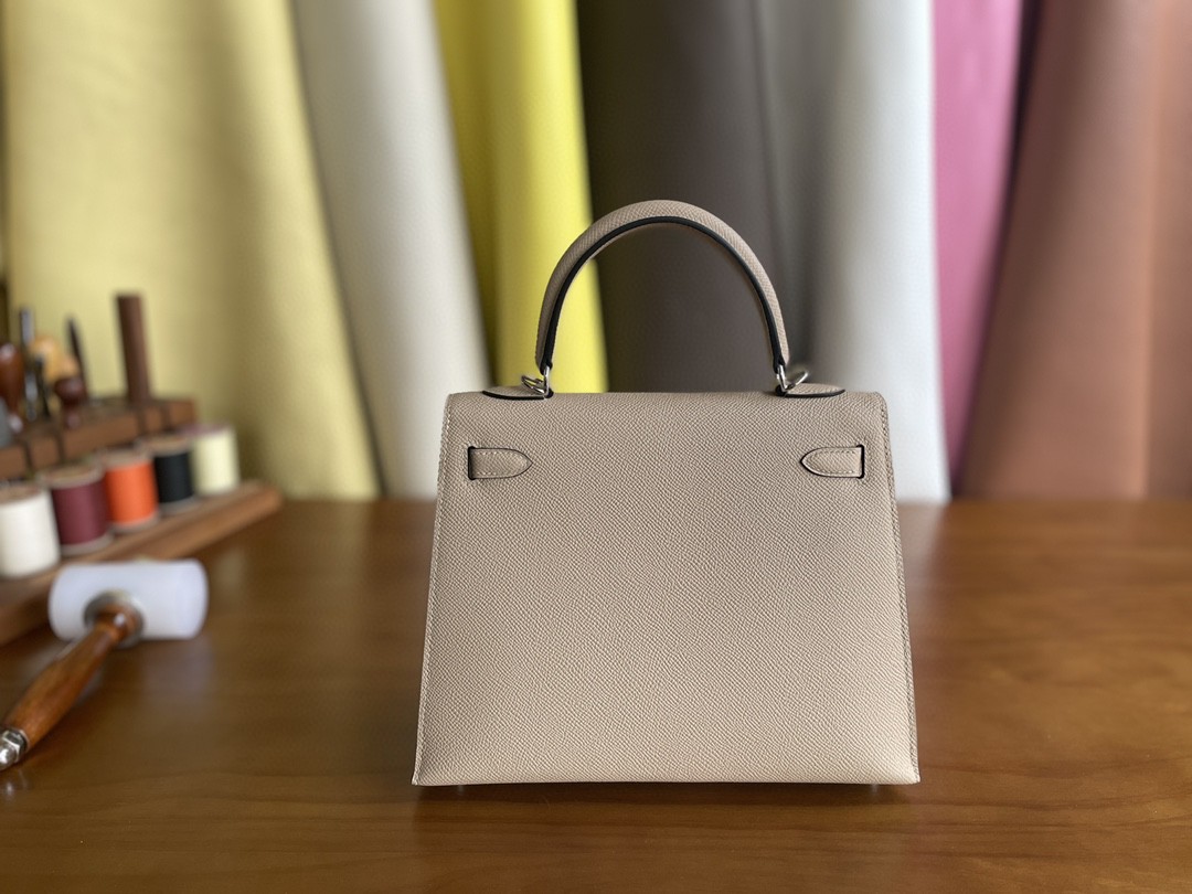Hermès（爱马仕）Kelly 凯莉包 Epsom s2 风衣灰 银扣 25cm