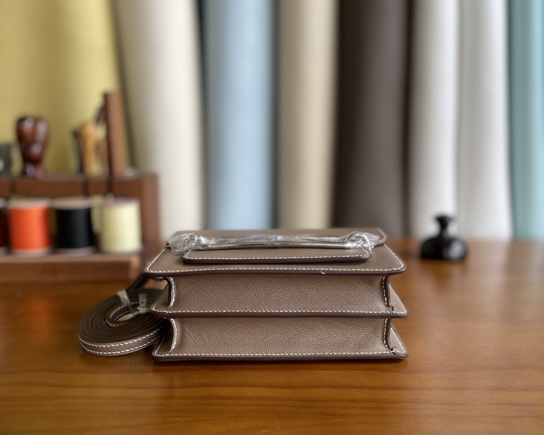 Hermès（爱马仕）Roulis 猪鼻子 evercolor 大象灰 银扣 18cm