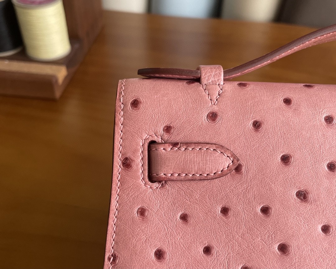 Hermès（爱马仕）mini kelly pochette 迷你凯莉 鸵鸟皮 陶瓷粉 金扣 22cm