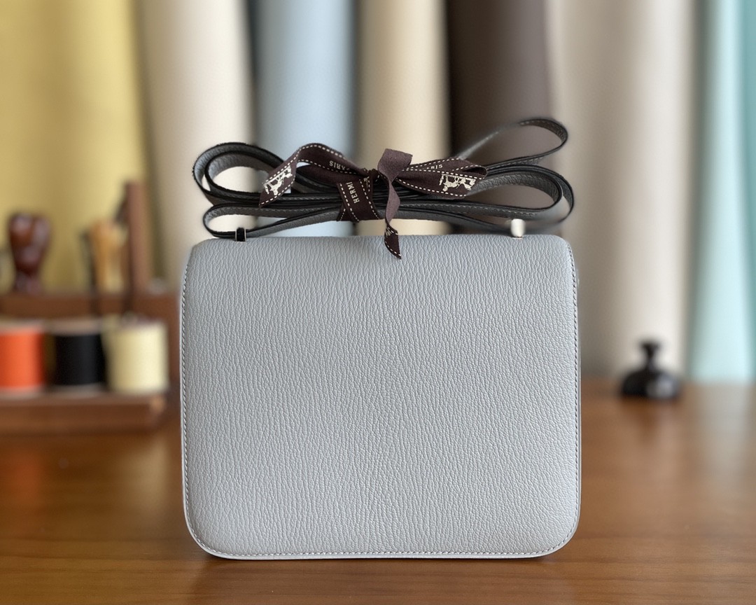 Hermès（爱马仕）Constance 空姐包 山羊皮 8U 冰川蓝 银扣 18cm