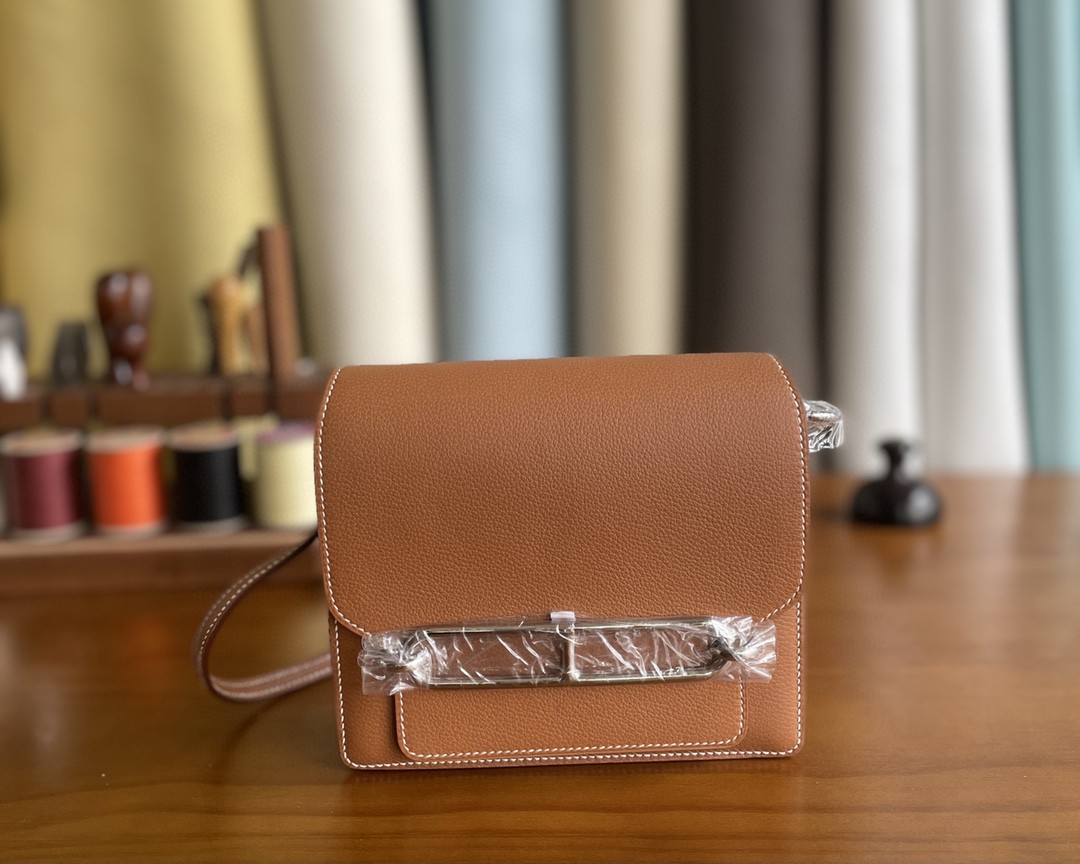 Hermès（爱马仕）Roulis 猪鼻子 evercolor 金棕色 银扣 18cm