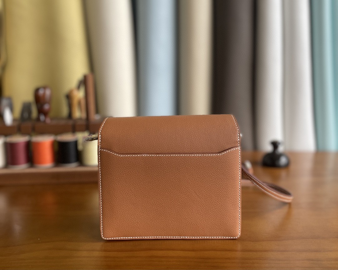 Hermès（爱马仕）Roulis 猪鼻子 evercolor 金棕色 银扣 18cm