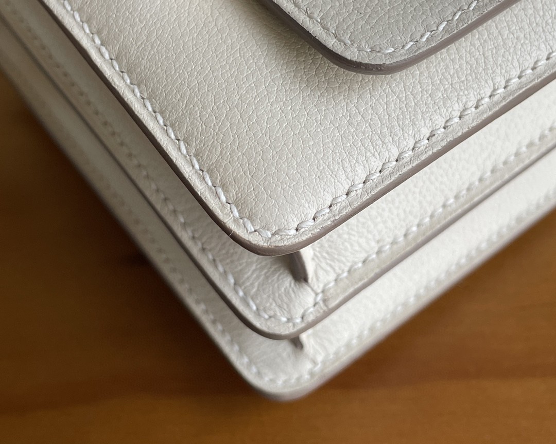 Hermès（爱马仕）Roulis 猪鼻子 evercolor 奶昔白 金扣 18cm
