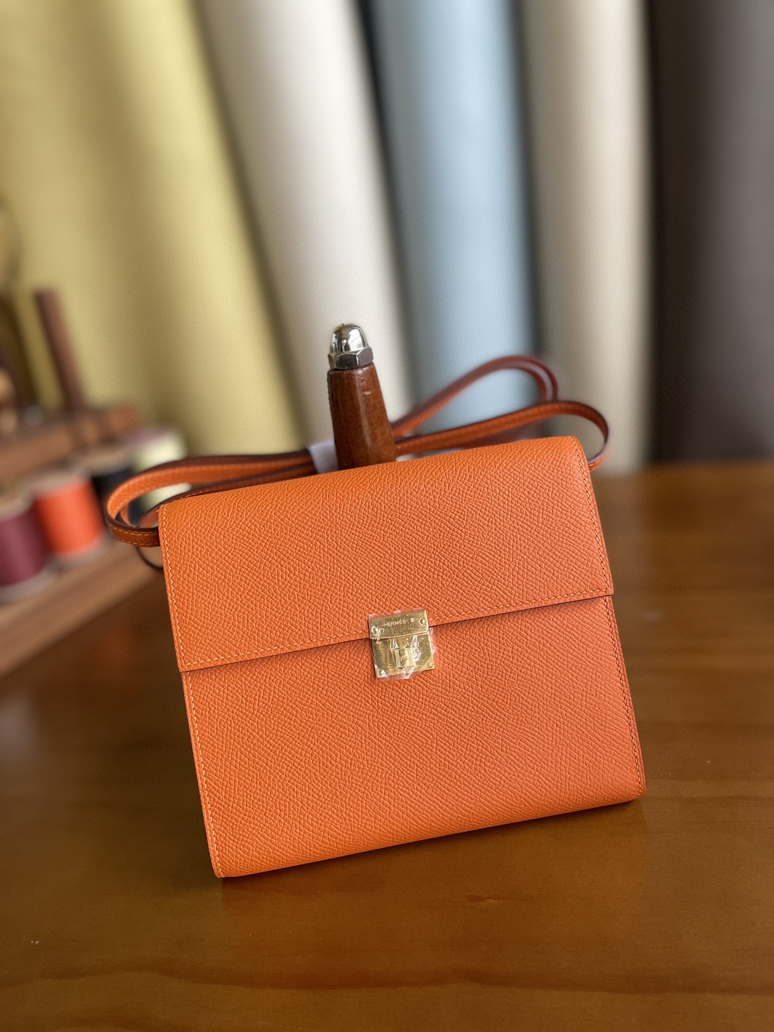 Hermès（爱马仕）clic 挎包 Epsom 经典橙 金扣 16cm