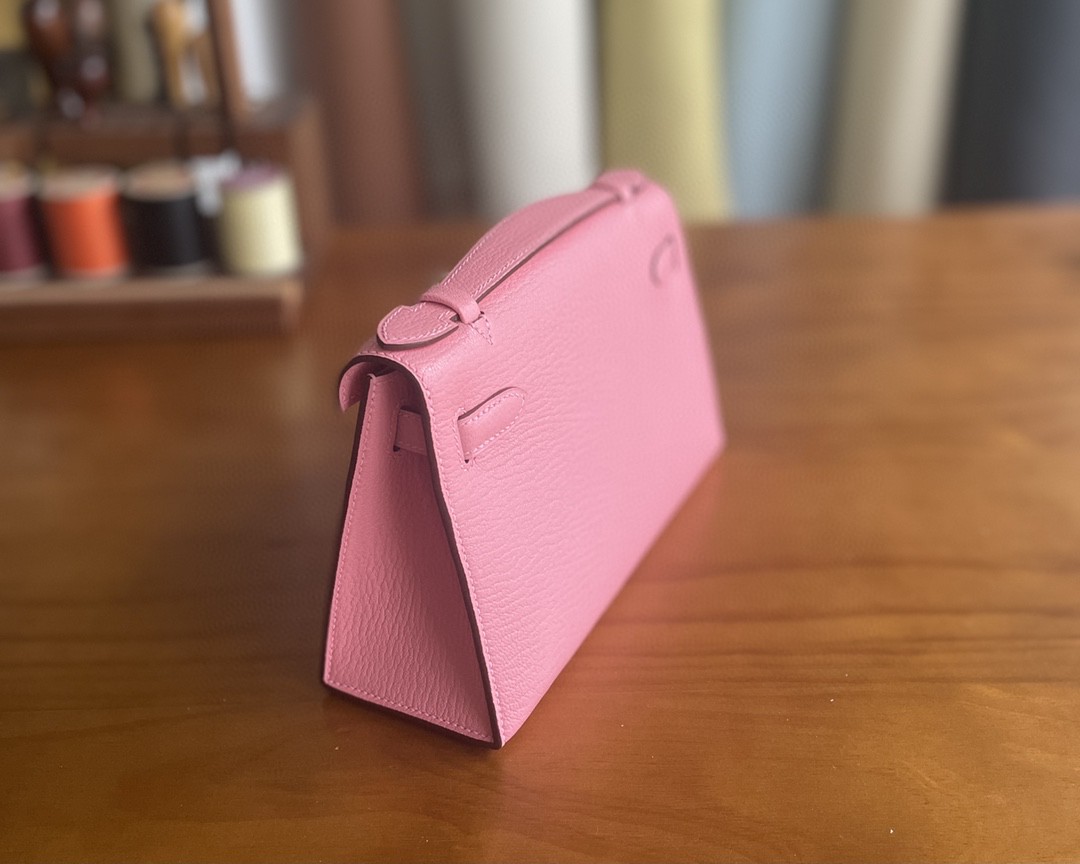 Hermès（爱马仕）mini kelly pochette 山羊皮 1Q 奶昔粉 金扣 22cm