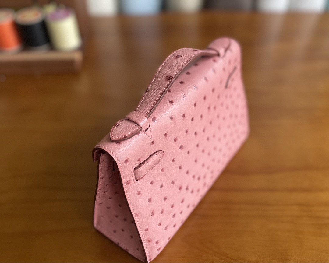 Hermès（爱马仕）mini kelly pochette 迷你凯莉 鸵鸟皮 陶瓷粉 金扣 22cm