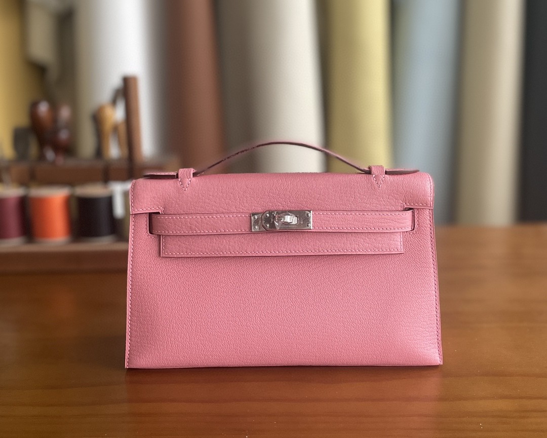 Hermès（爱马仕）mini kelly pochette 山羊皮 1Q 奶昔粉 银扣 22cm