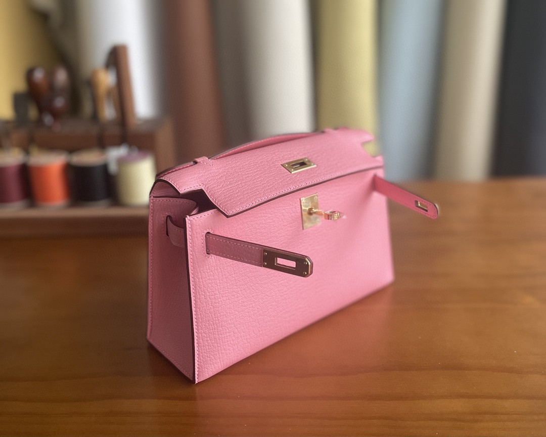 Hermès（爱马仕）mini kelly pochette 山羊皮 1Q 奶昔粉 金扣 22cm