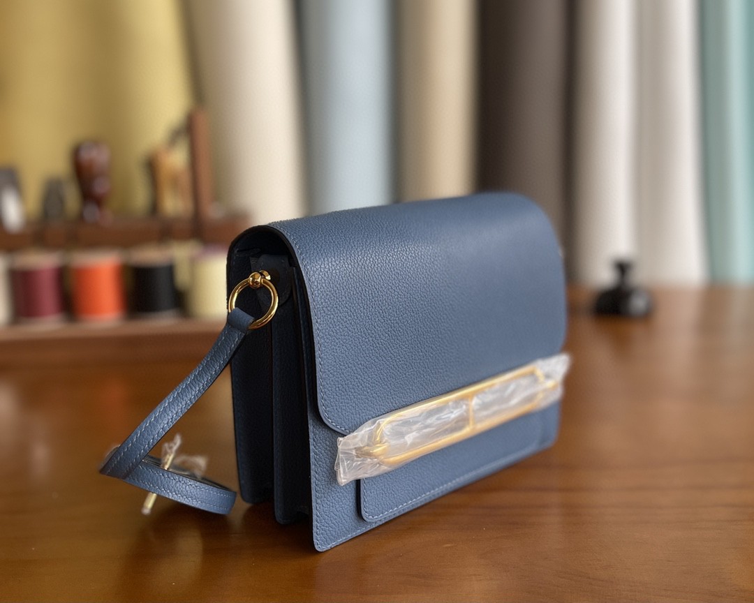 Hermès（爱马仕）Roulis 猪鼻子 evercolor R2 玛瑙蓝 金扣 18cm