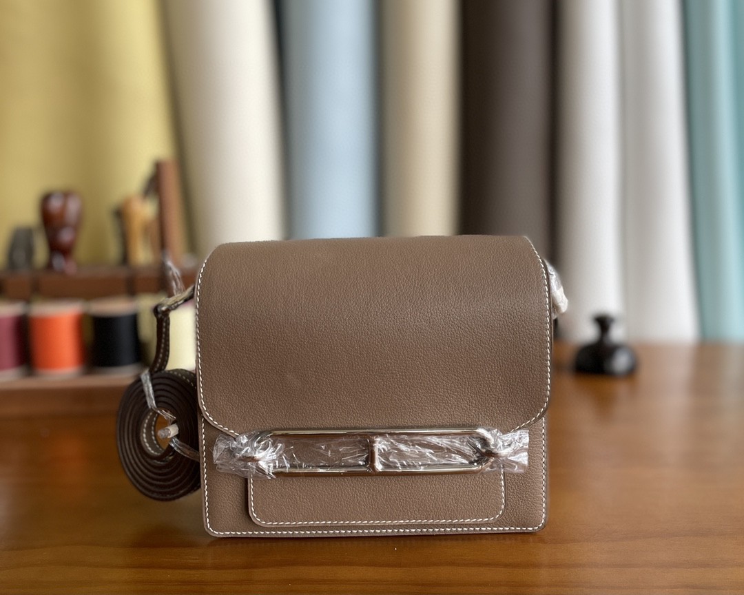 Hermès（爱马仕）Roulis 猪鼻子 evercolor 大象灰 银扣 18cm
