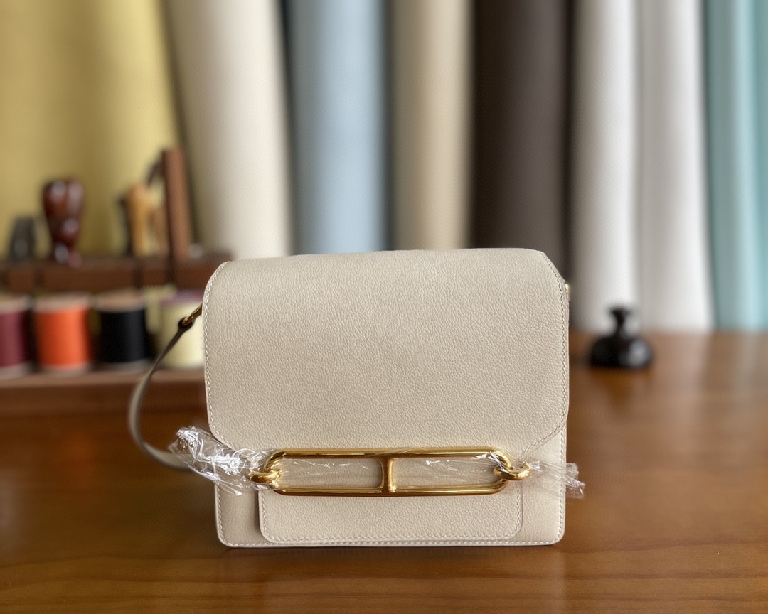 Hermès（爱马仕）Roulis 猪鼻子 evercolor 奶昔白 金扣 18cm
