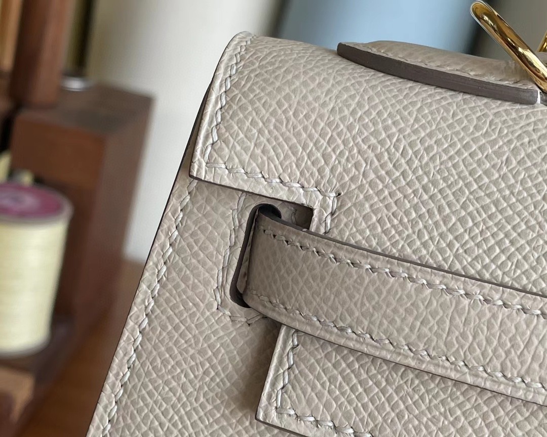 Hermès（爱马仕）Kelly 凯莉包 Epsom 奶昔白 金扣 25cm
