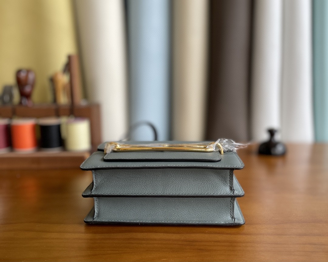 Hermès（爱马仕）Roulis 猪鼻子 evercolor 杏仁绿 金扣 18cm