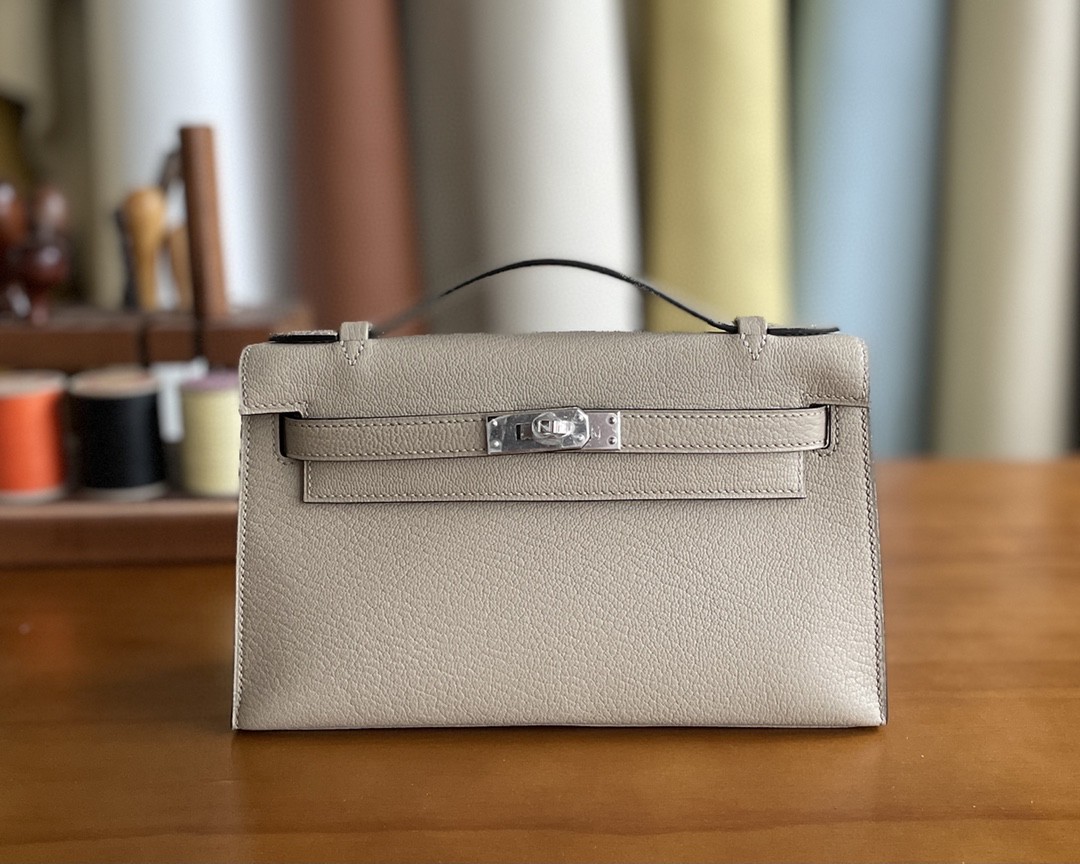Hermès（爱马仕）mini kelly pochette 山羊皮 m8 沥青灰 银扣 22cm