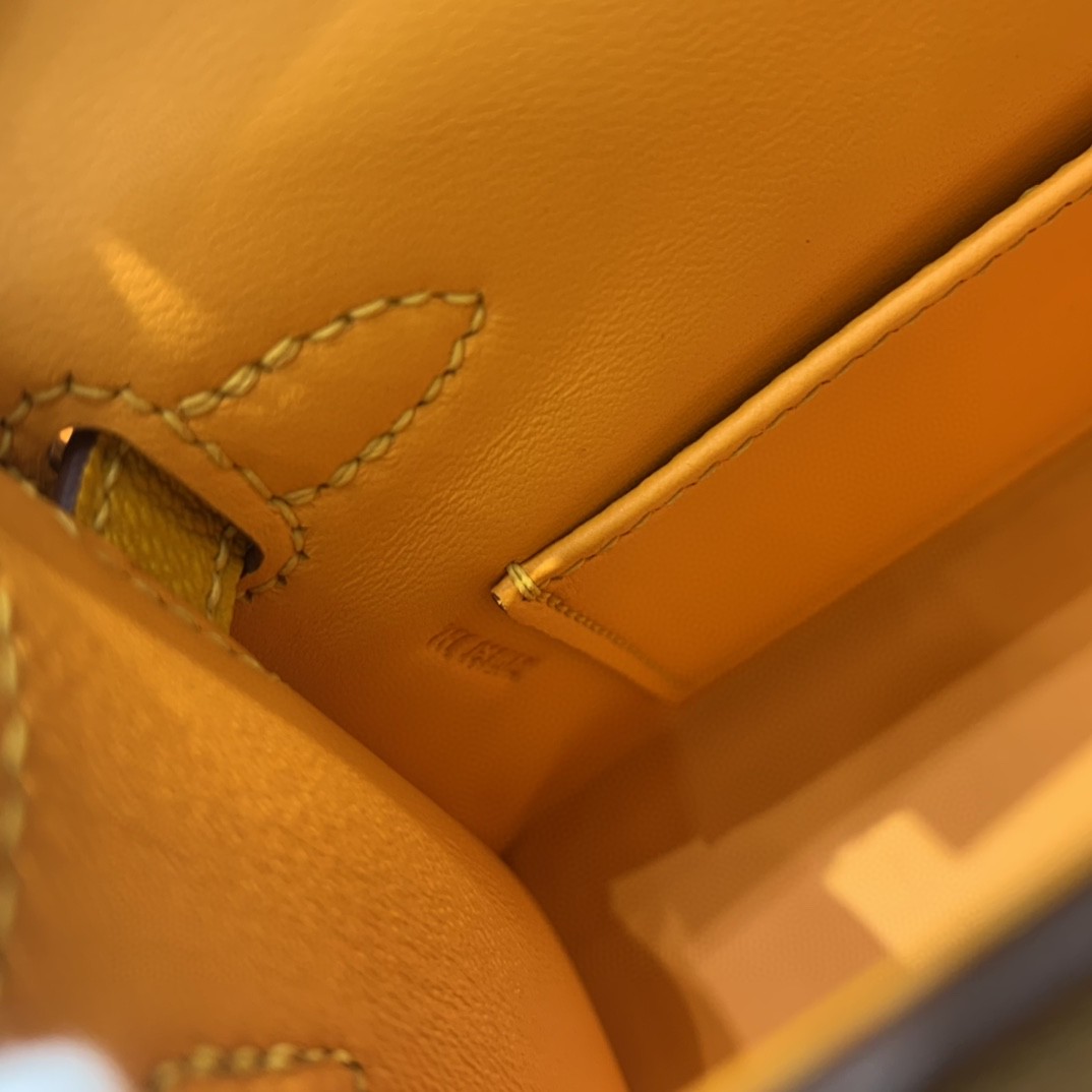 Hermès（爱马仕）mini Kelly 山羊皮 9V 太阳黄 银扣 19cm