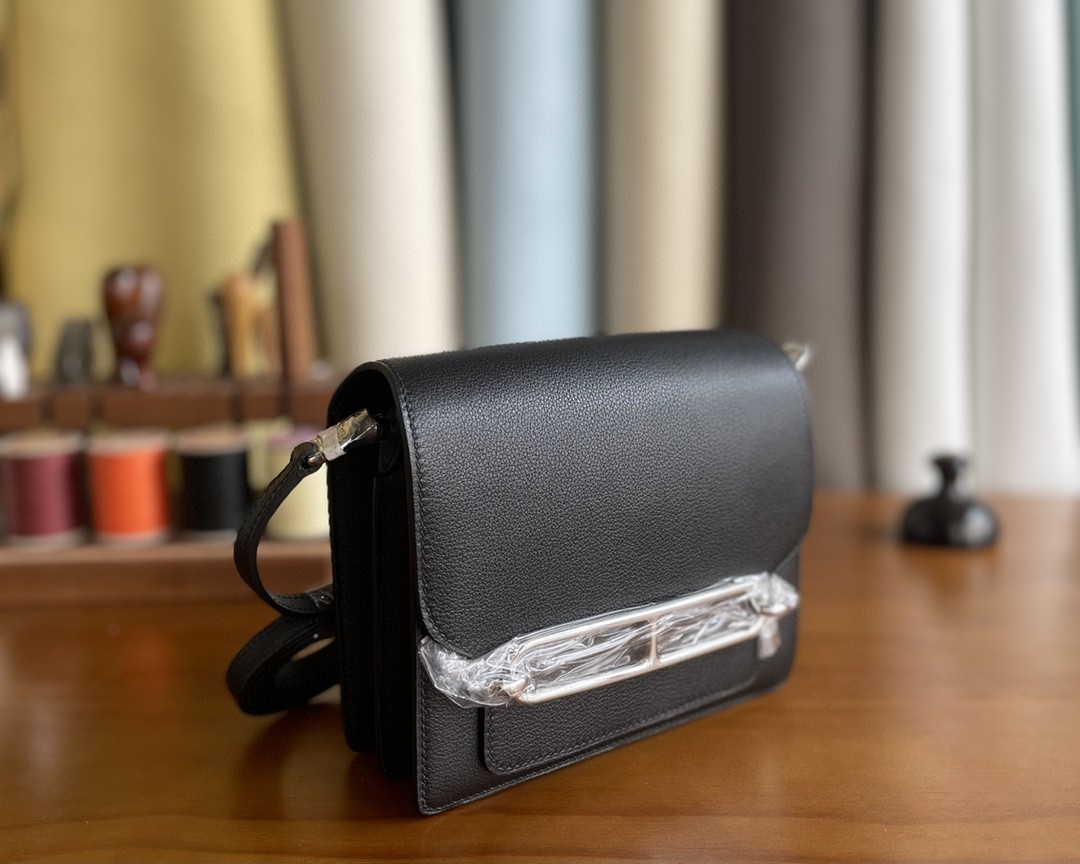 Hermès（爱马仕）Roulis 猪鼻子 evercolor 黑色 银扣 18cm