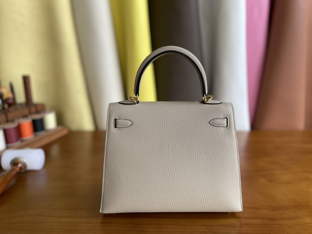 Hermès（爱马仕）Kelly 凯莉包 山羊皮 m8 沥青灰 金扣 25cm