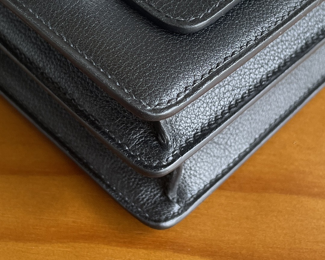 Hermès（爱马仕）Roulis 猪鼻子 evercolor 黑色 银扣 18cm