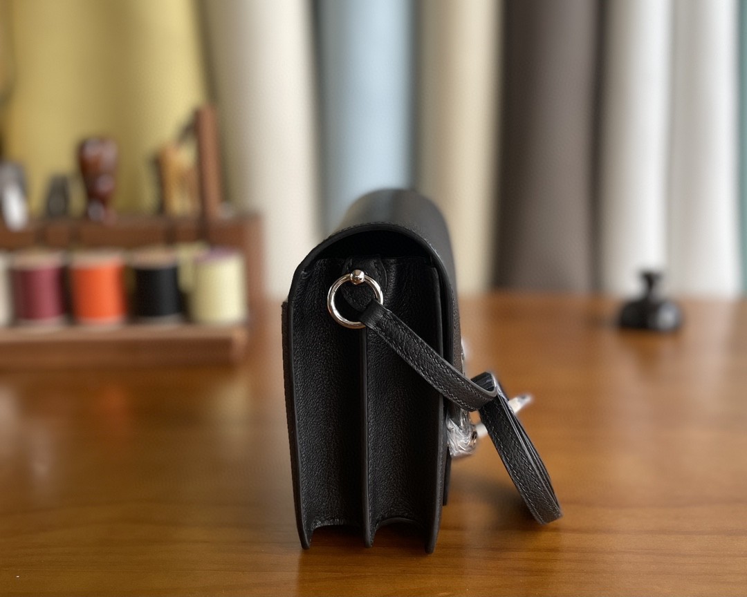 Hermès（爱马仕）Roulis 猪鼻子 evercolor 黑色 银扣 18cm