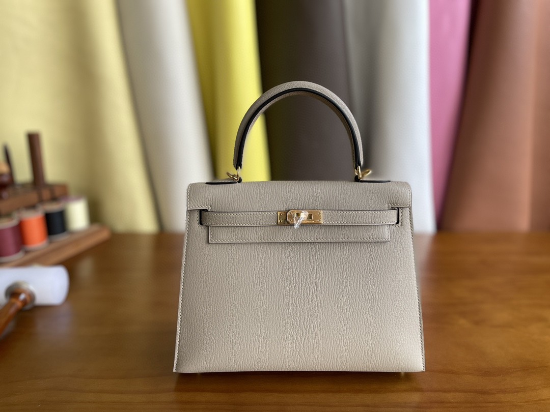 Hermès（爱马仕）Kelly 凯莉包 山羊皮 m8 沥青灰 金扣 25cm