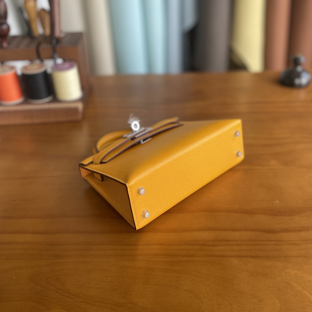 Hermès（爱马仕）mini kelly 迷你凯莉 山羊皮 9v 太阳黄 银扣 19cm