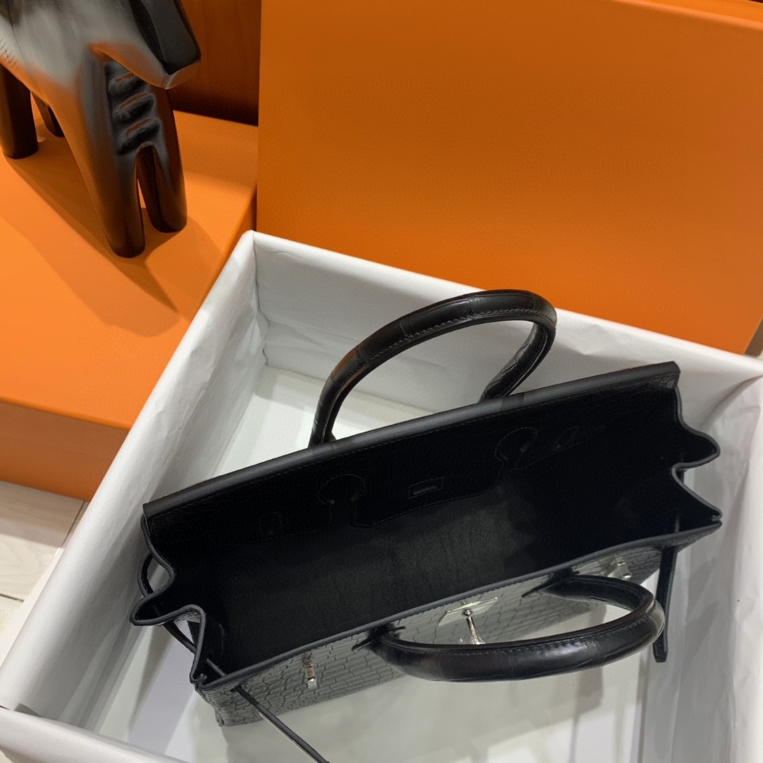 Hermès（爱马仕）Birkin 铂金包 雾面湾鳄 黑色 银扣 30cm