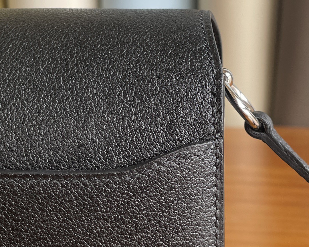 Hermès（爱马仕）Roulis 猪鼻子 evercolor 黑色 银扣 18cm