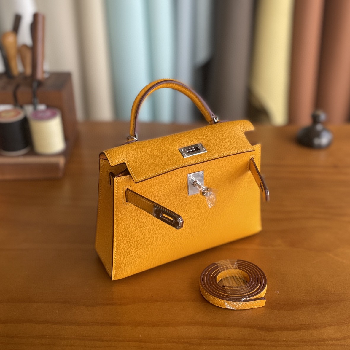Hermès（爱马仕）mini kelly 迷你凯莉 山羊皮 9v 太阳黄 银扣 19cm