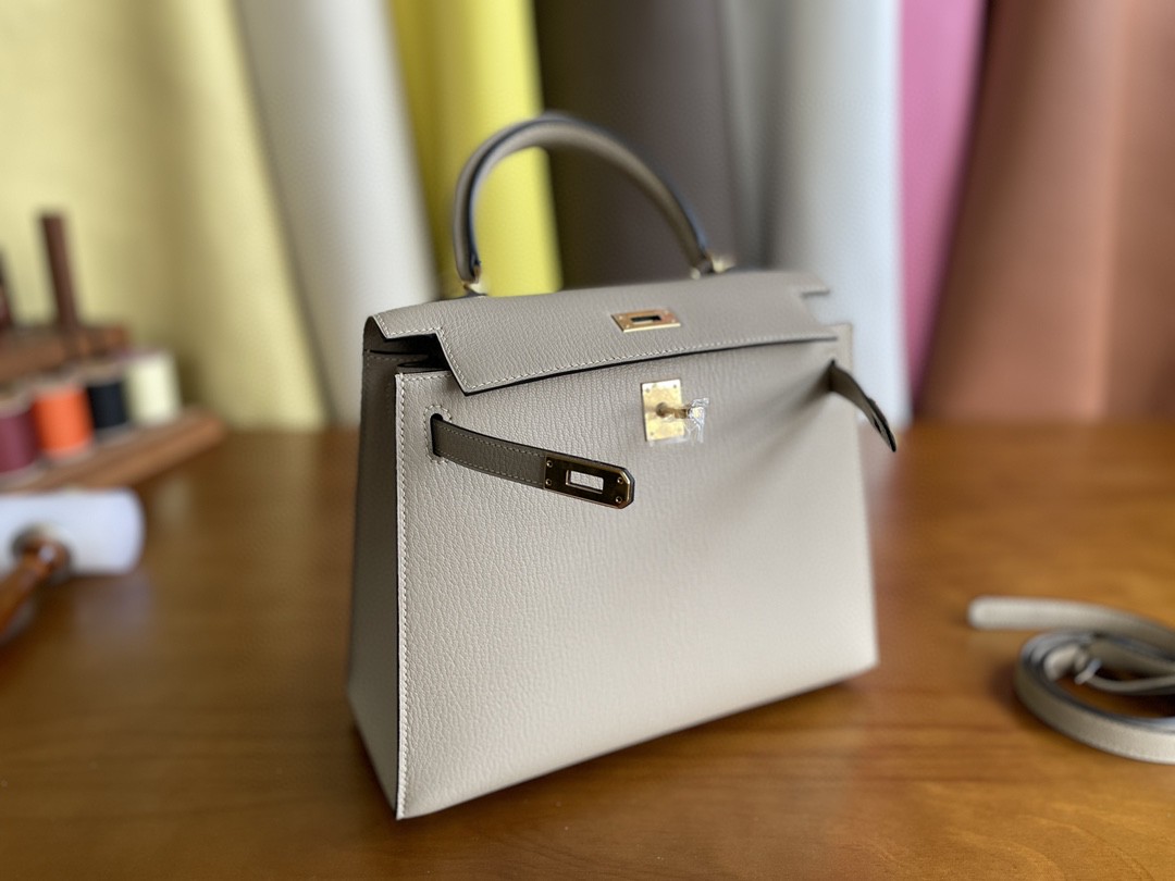 Hermès（爱马仕）Kelly 凯莉包 山羊皮 m8 沥青灰 金扣 25cm