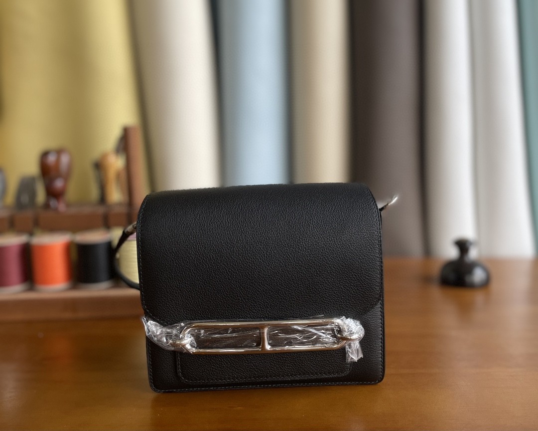 Hermès（爱马仕）Roulis 猪鼻子 evercolor 黑色 银扣 18cm