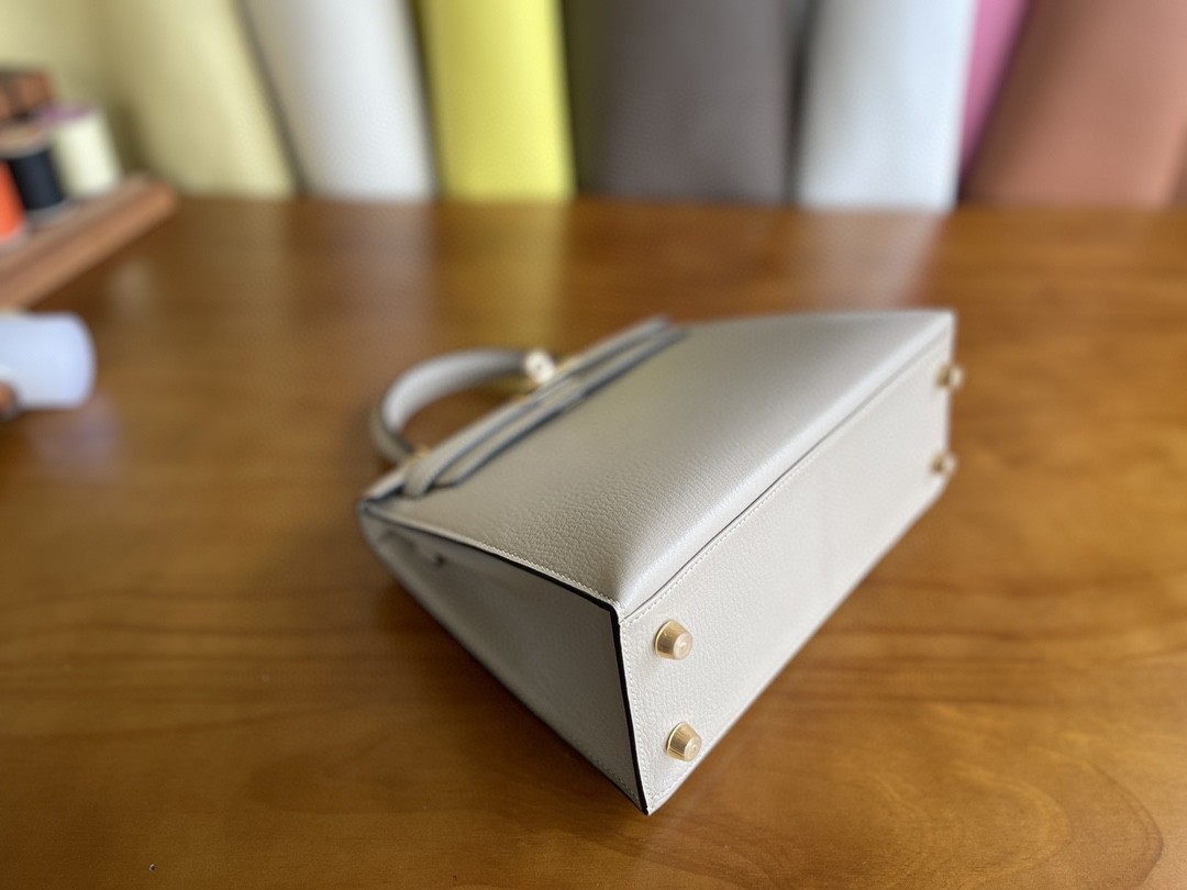 Hermès（爱马仕）Kelly 凯莉包 山羊皮 m8 沥青灰 金扣 25cm