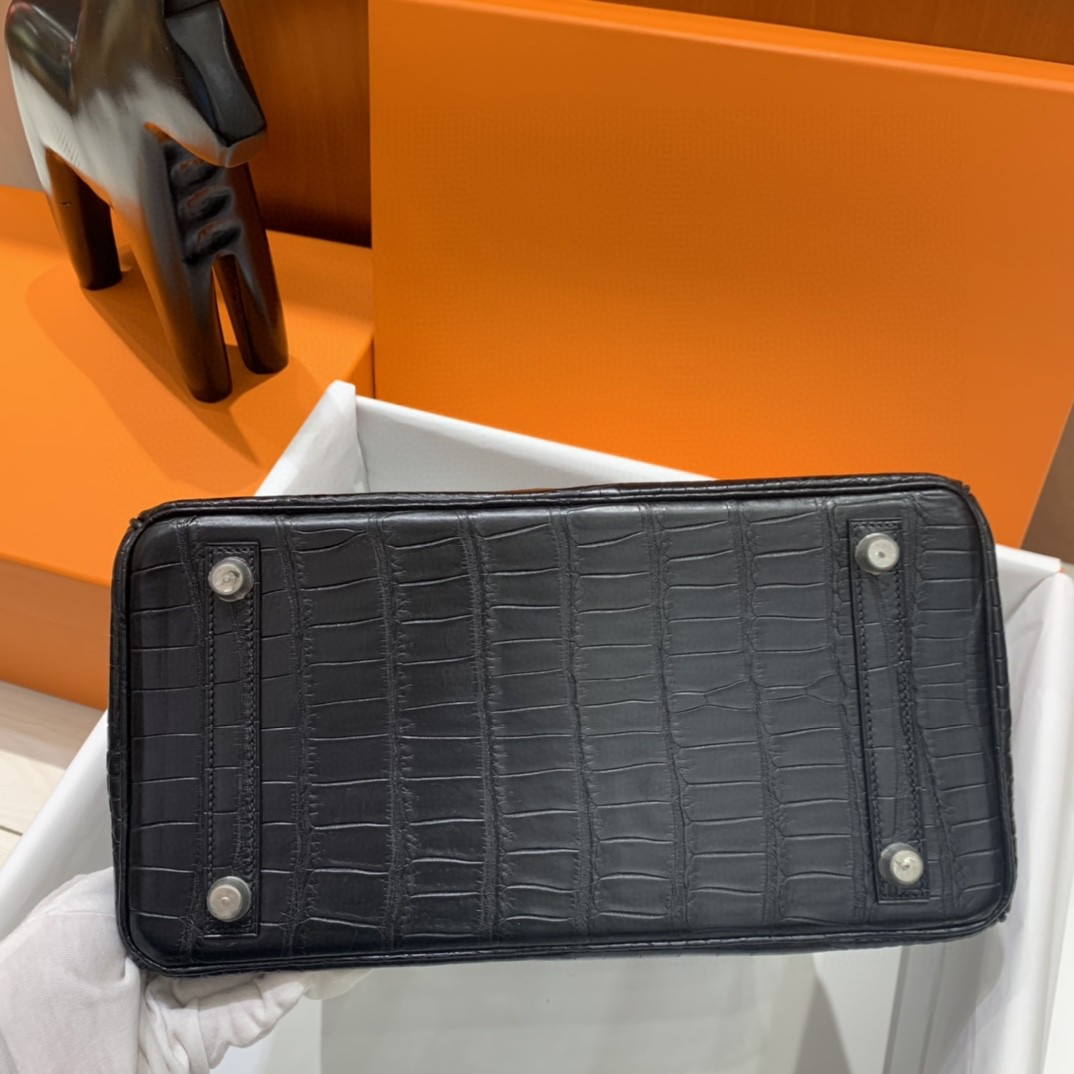 Hermès（爱马仕）Birkin 铂金包 雾面湾鳄 黑色 银扣 30cm