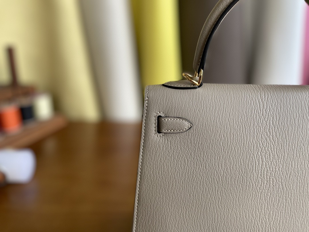 Hermès（爱马仕）Kelly 凯莉包 山羊皮 m8 沥青灰 金扣 25cm